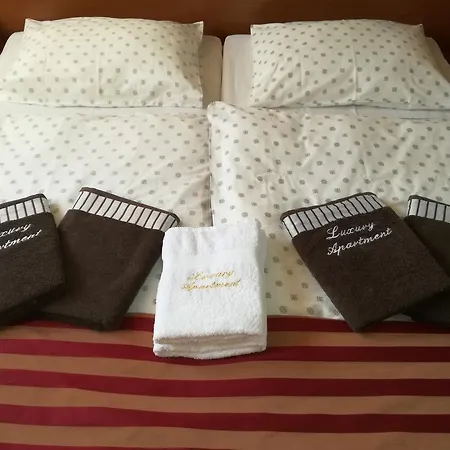 Luxury * Bešeňová